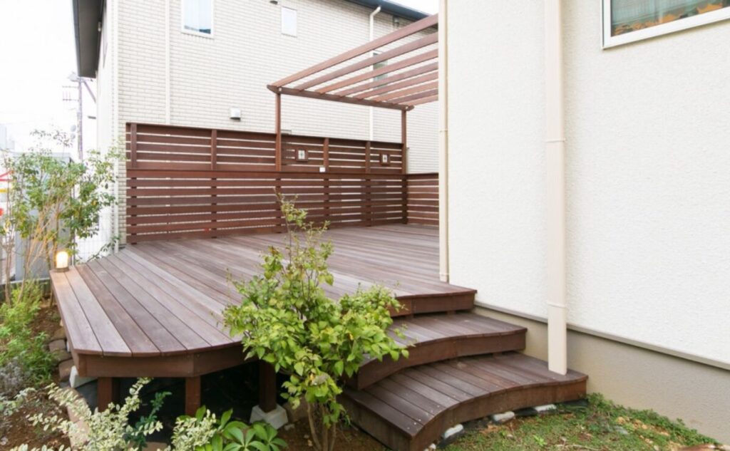 ウッドデッキ屋根施工事例