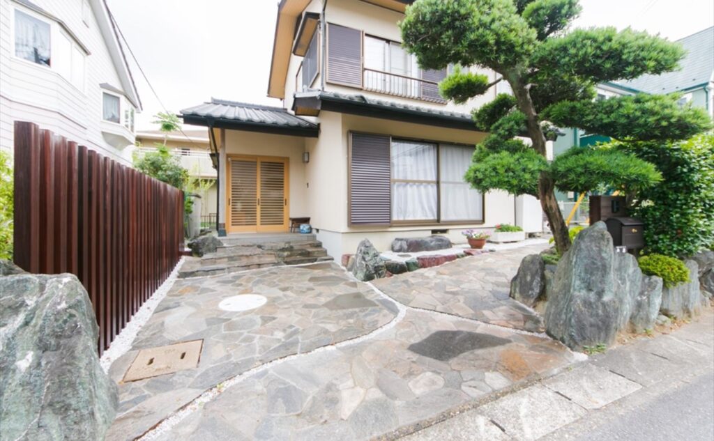 和の住まい乱形石アプローチ施工事例