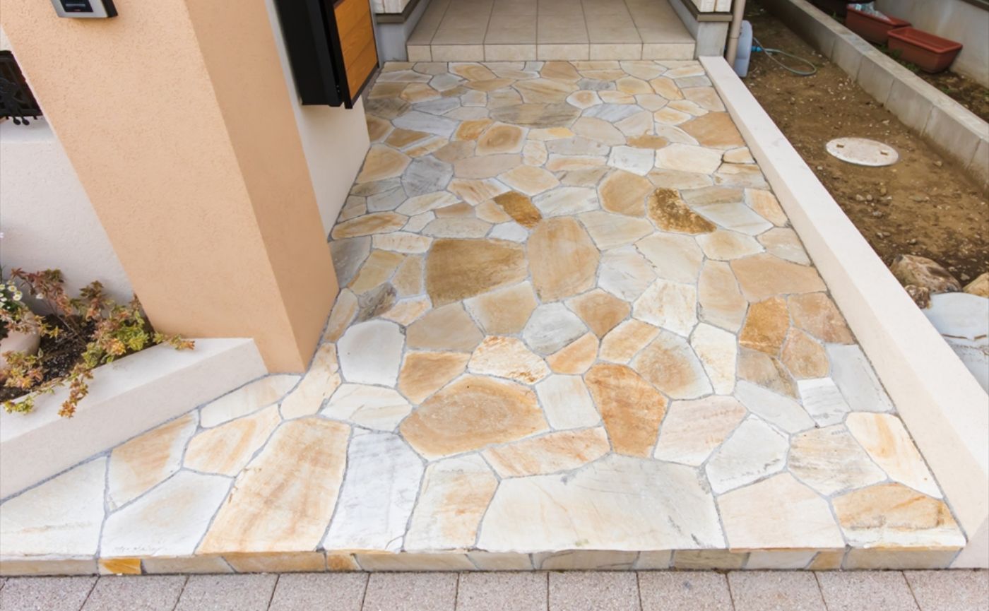 乱形石アプローチ