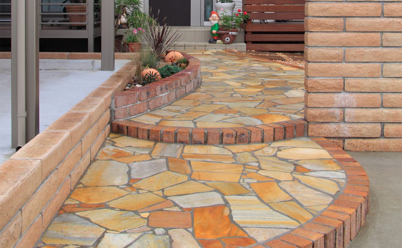 石のカラー・サイズで印象が変わる