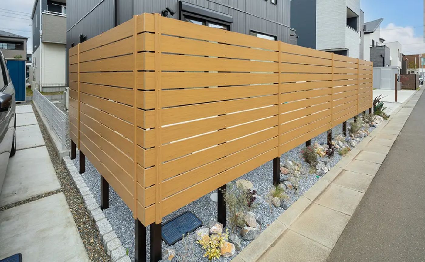 モダン外構目隠しフェンス