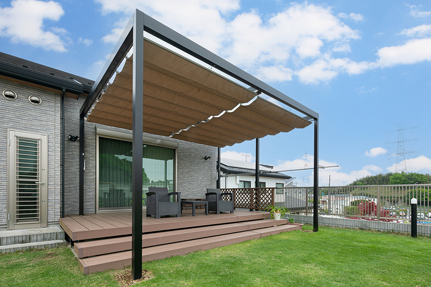 日よけシェードで快適に過ごせるお庭